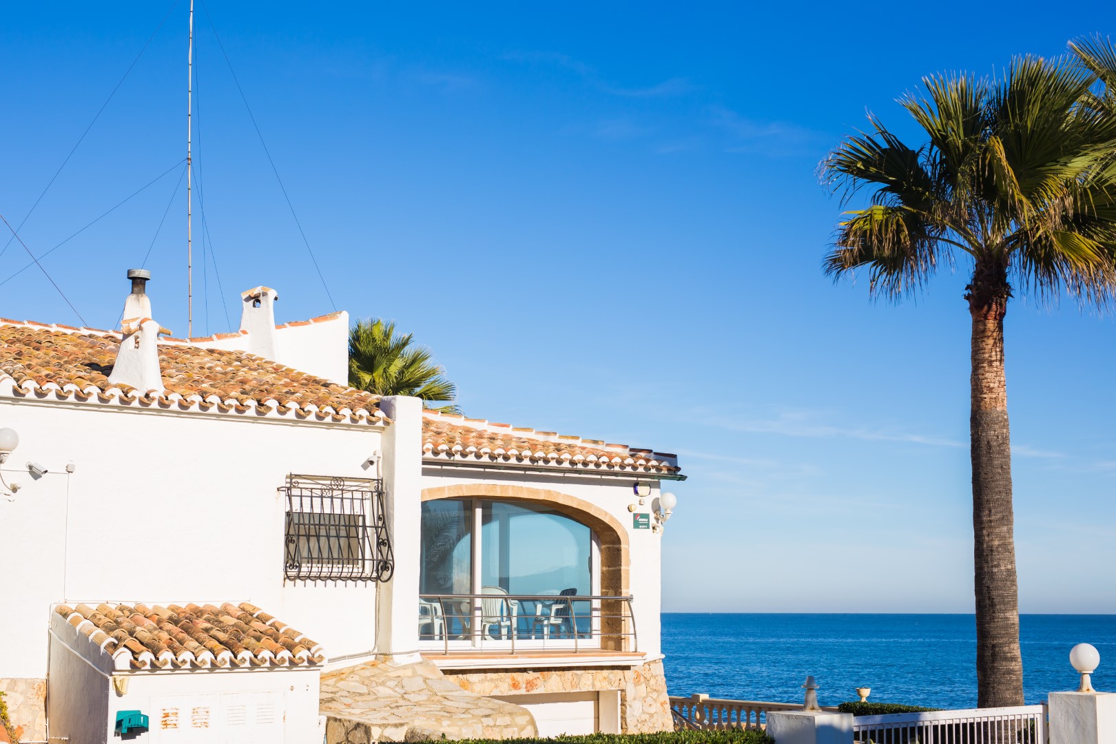 Comprar casa en España como Extranjero No Residente. Fotografía de una casa recién comprada por un extranjero en España.